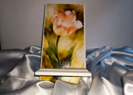 НастУльна пУдставка Тюльпан для електронноЯ книги, смартфона, планшета, телефону